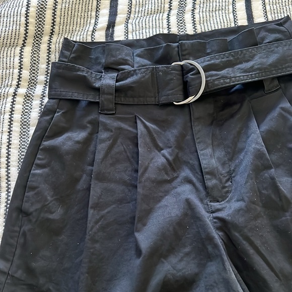 Adorable pleated shorts - Picture 2 of 3